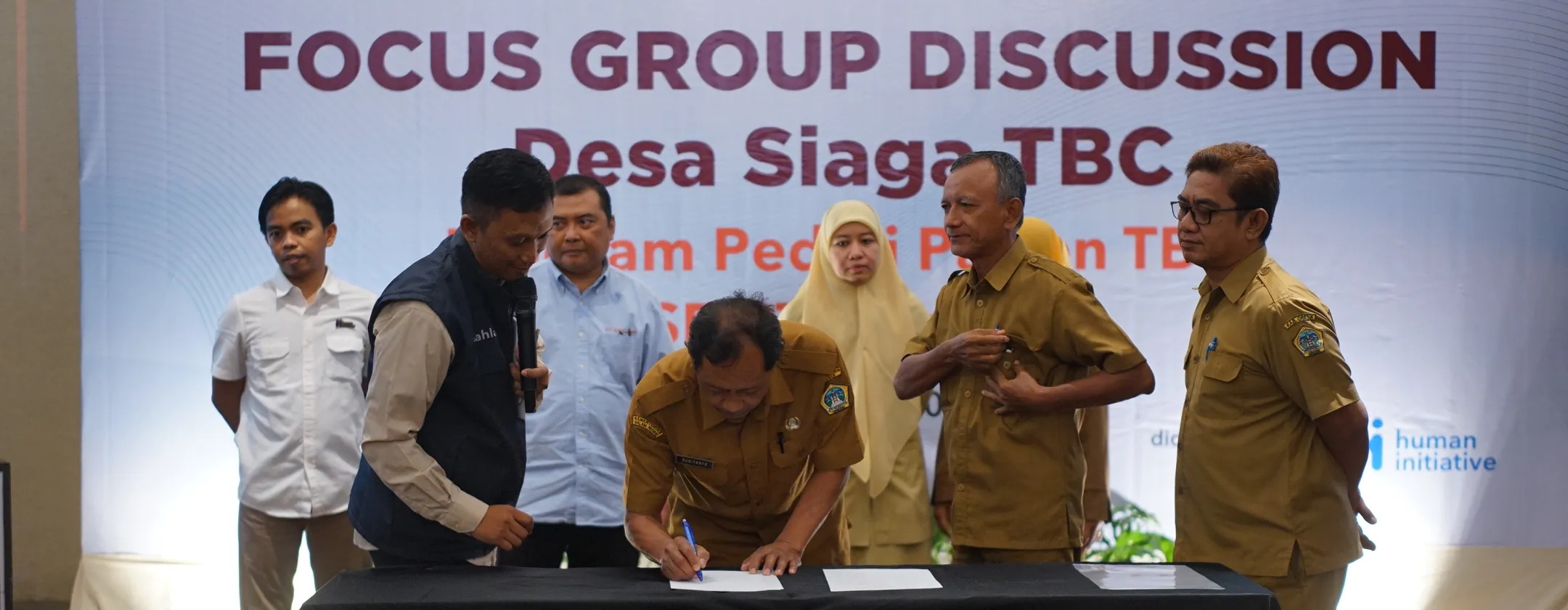The signing of the joint commitment for the Tuberculosis Alert Village.
